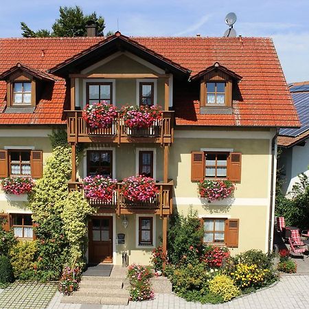 Gaeste-Haus Roesch Wiesent Exterior photo